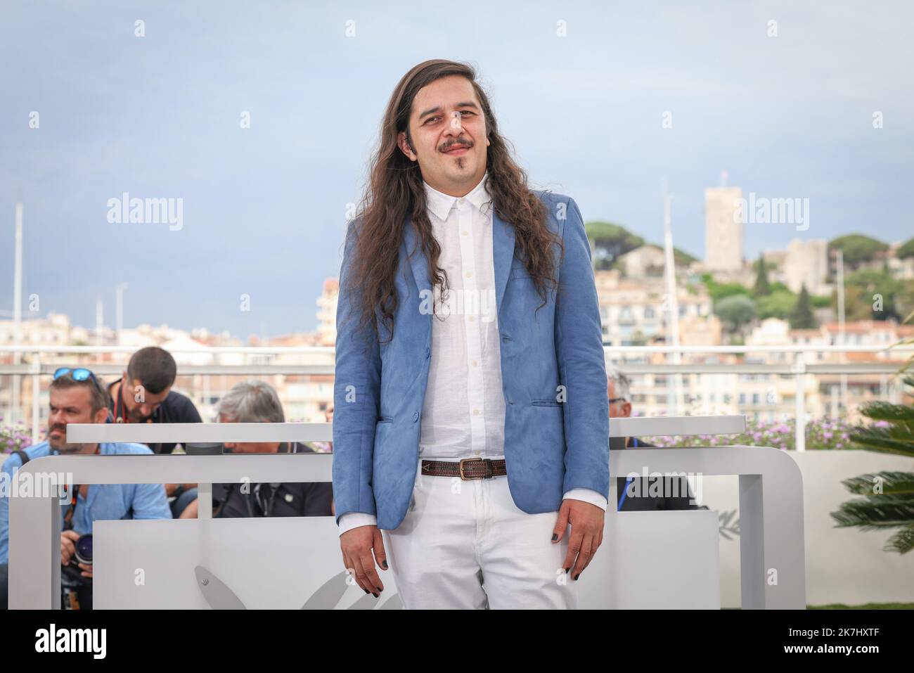 ©PHOTOPQR/LE PARISIEN/Fred Dugit ; Cannes ; 25/05/2022 ; Cuture / Cinéma Palais des festival à Cannes (06), le 25 mai 2022 Photocall du film DOMINGO Y LA NIEBLA (DOMINGO ET LA BRUME / DOMINGO E LA NEBBIA) ARIEL ESCALANTE MEZA Réalisateur (Costa Rica) CARLOS Ureña Acteur SYLVIA SOSSA Actrice Photo LP / Fred Dugit - Festival internazionale del cinema di Cannes il 25th 2022 maggio Foto Stock