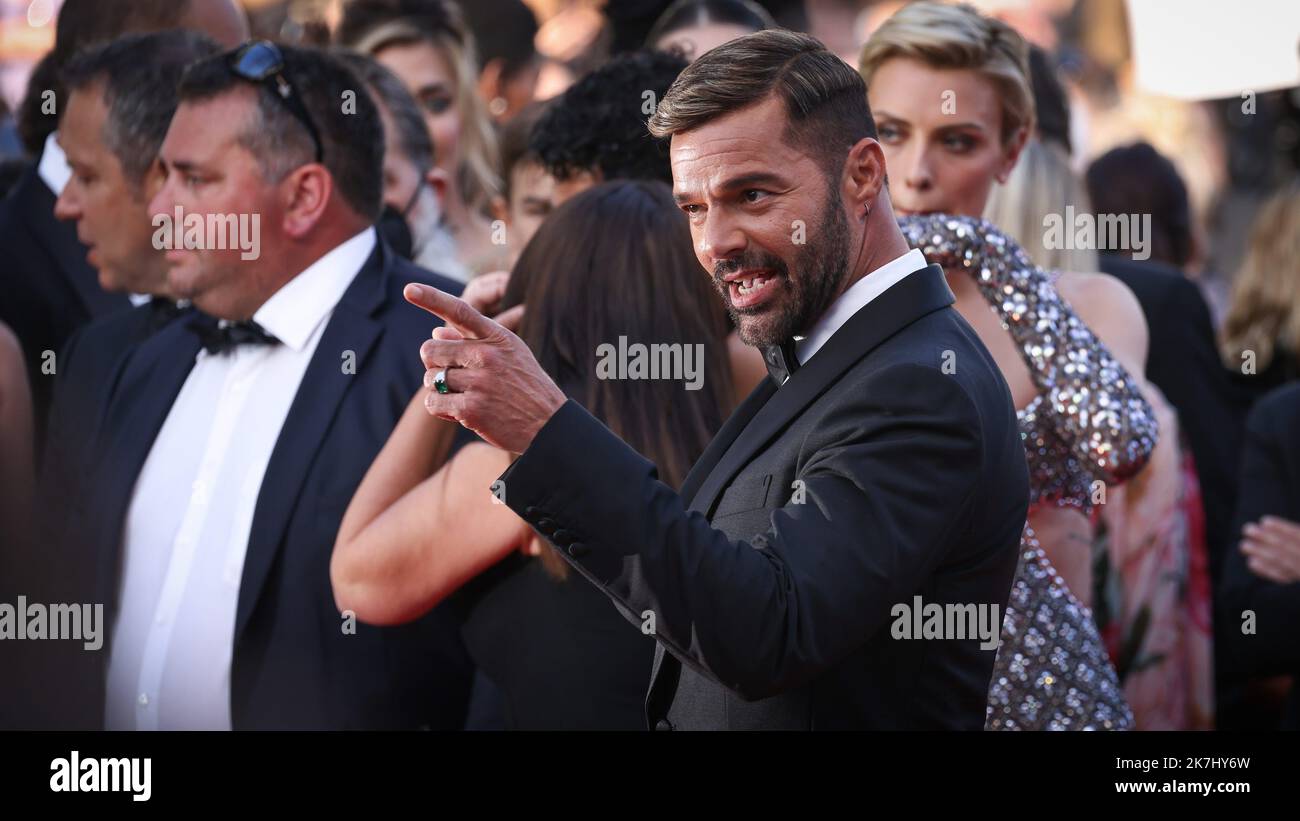 ©PHOTOPQR/LE PARISIEN/Fred Dugit ; Cannes ; 25/05/2022 ; Cuture / Cinéma Palais des festival à Cannes (06), le 23 mai 2022 Montée des marches du film Crimes of the Future du réalisateur canadien David Cronenberg Ricky Martin Photo LP / Fred Dugit Foto Stock