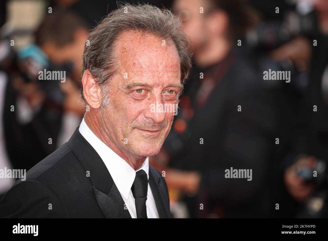 ©PHOTOPQR/LE PARISIEN/Fred Dugit ; Cannes ; 26/05/2022 ; Cuture / Cinéma Palais des festival à Cannes (06), le 26 mai 2022 Montée des marches du film 'Broker (Les Bonnes Etoiles)' Vincent Lindon Photo LP / Fred Dugit - Festival internazionale del cinema di Cannes. Foto Stock