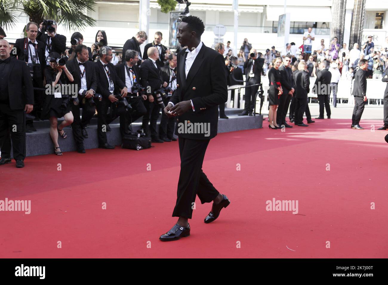 ©PHOTOPQR/NICE MATIN/Sebastien Botella ; Cannes ; 27/05/2022 ; Montée d'un petit frère lors du 75e festival du film de Cannes, le 27 mai 2022. Ahmed Sylla - il 75th° Festival annuale del Cinema di Cannes 27 maggio 2022 Foto Stock