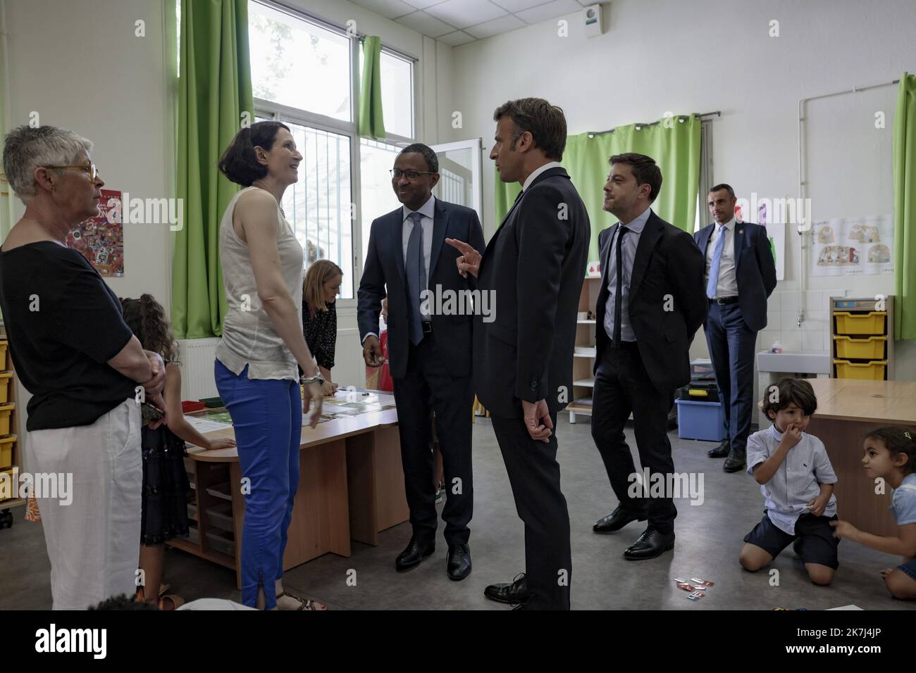 Â-PHOTOPQR/consacrÃ-PROVENCE/TOMASELLI Antoine ; Marseille ; 02/06/2022 ; DÃ déplacement du PrÃ RÃ Ã Ã épublique Emmanuel MACRON l'éducation. accompagnÃ est¢¢ SÃ du ministre de l'Education nationale et de la Jeunesse M PAP NDIAYE â€ â©quence visite de l'ecole Menpenti et son laboratoire de mathÃ©matique â€¢ Ecole Menpenti 161 Avenue de Toulon€ POOL PAYANT Benoit - Marsiglia, Francia, giugno 2nd 2022 Visita del presidente francese EmmanuelMacron e del ministro dell'Istruzione PapNDiyae Marsiglia (Francia), giugno 2nd 2022 Visita del presidente francese EmmanuelMacron e del ministro dell'Istruzione PapNDiyae Foto Stock