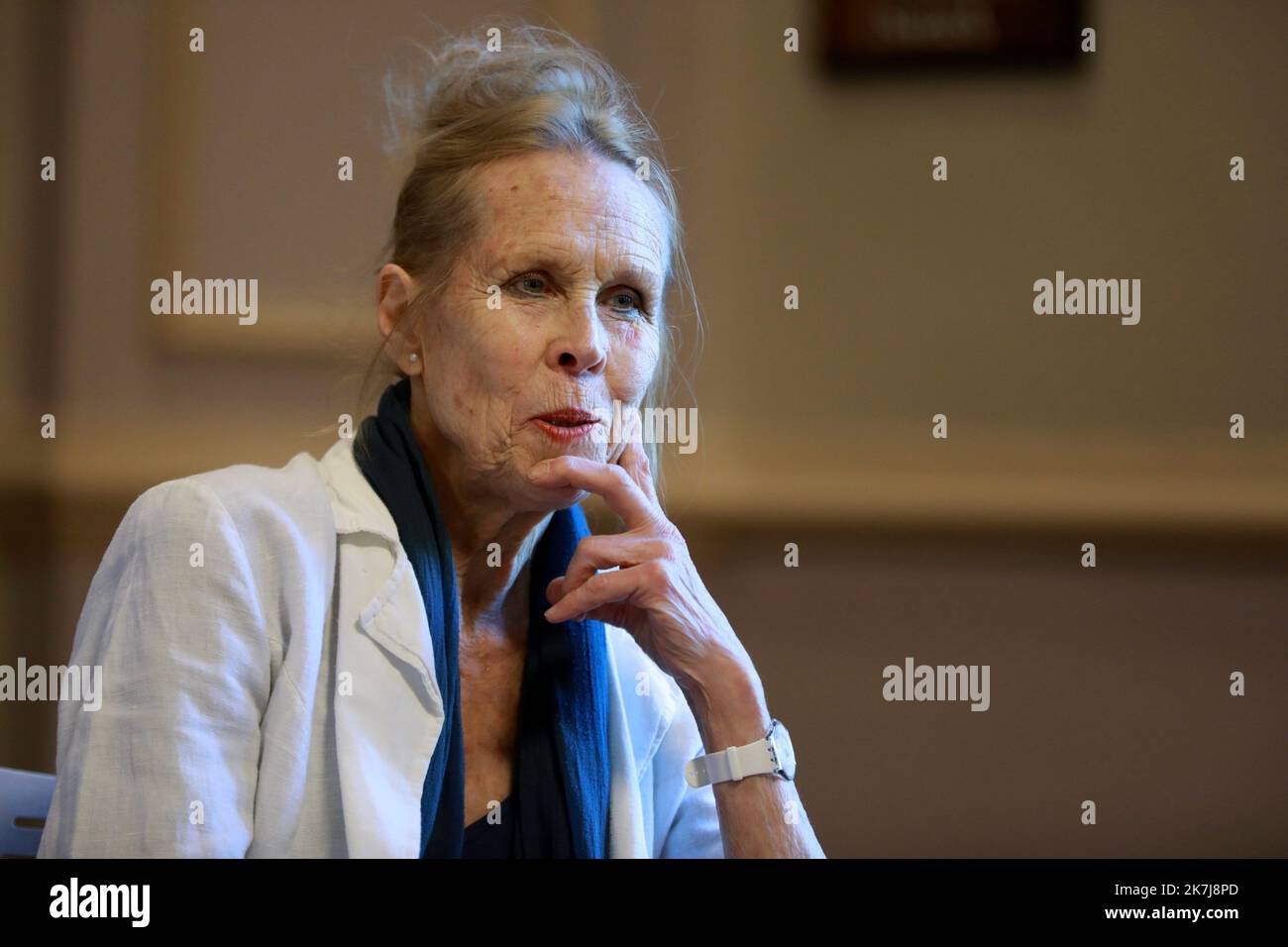 ©PHOTOPQR/LA PROVENCE/REY Jérôme ; Avignon ; 08/06/2022 ; Avignon Opera Grand Avignon Chi ci sogna? Création pour le Ballet de l’Opéra Grand Avignon par Carolyn Carlson - Opera Grand Avignon Chi ci sogna? Creazione per il Ballet de l'Opéra Grand Avignon di Carolyn Carlson qui con il coreografo Pontus Lidberg AVIGNON, FRANCIA 8 GIUGNO 2022 Foto Stock
