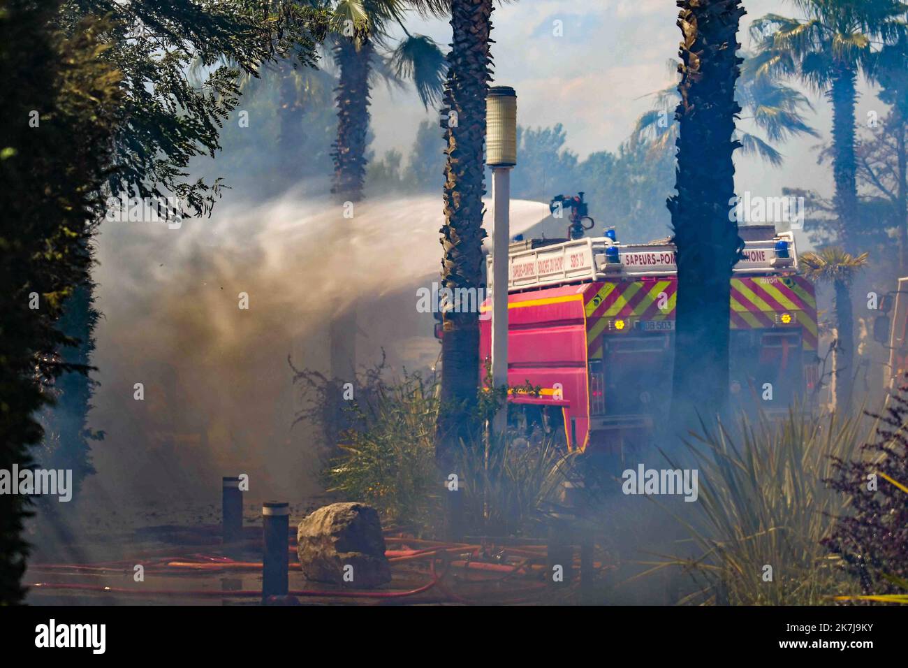 Â©PHOTOPQR/LE MIDI LIBRE/Mikael ANISSET ; NIMES ; 13/06/2022 ; GARD / FD / FAIT DIVERS / INCENDIE / CAMPING / ESPIGUETTE / un importante incendie s'est dÃ clarÃ© ce lundi 13 juin, au camping de l'Espiguette au Grau-du-Roi. Le feu a pris dans le 'Premier quartier' Ã l'entrÃ du camping Municipal. vacuÃ vacanciers Ã tÃ Ã, alors qu'une soixantaine de bungalows Ã tÃ dÃ. - Un incendio importante scoppiò questo lunedì, 13 giugno, presso il campeggio dell'Espiguette au Grau-du-Roi. L'incendio si è svolto nel 'primo distretto' all'ingresso del campeggio comunale. I vacanzieri erano evac Foto Stock