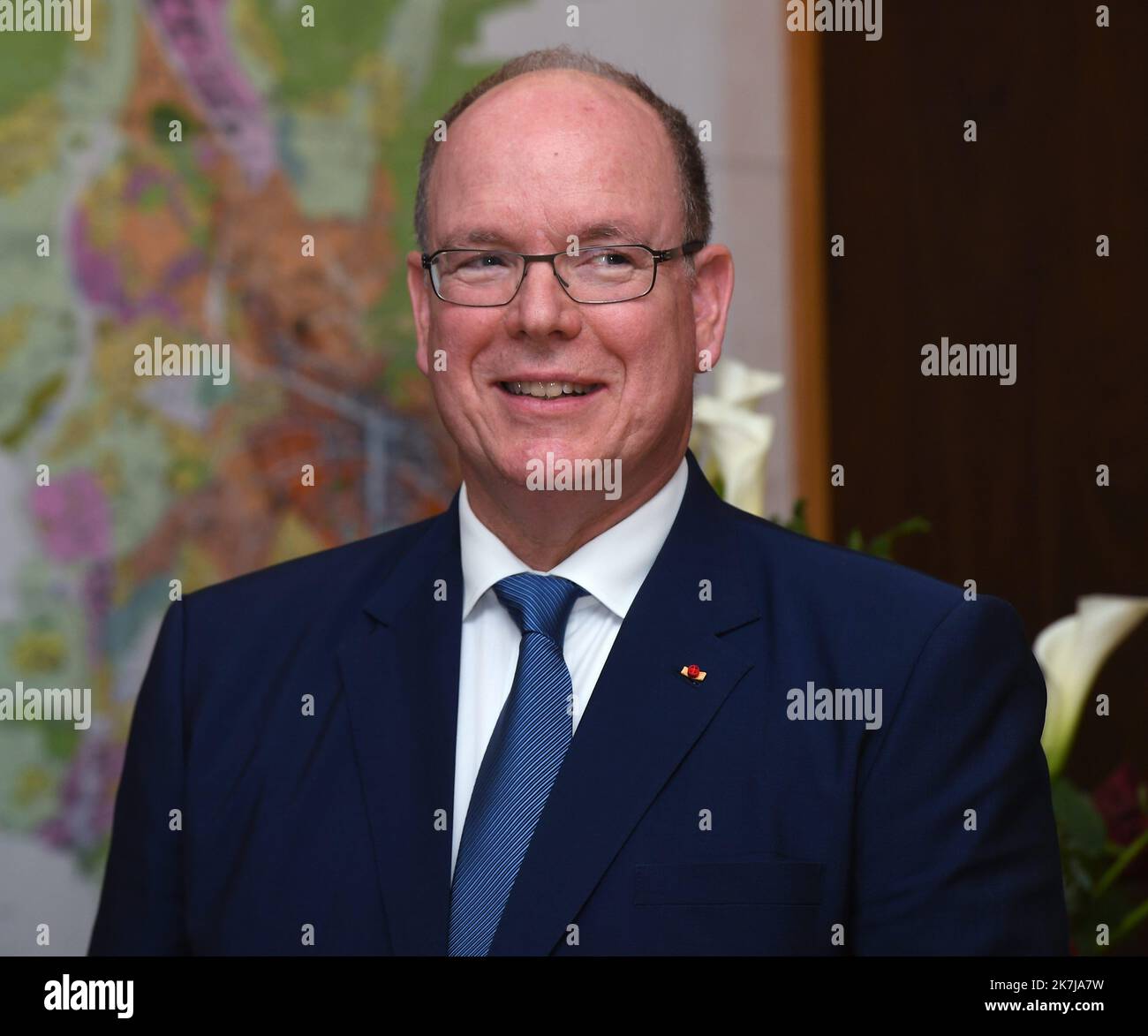 ©Mourad ALLILI/MAXPPP - 08/06/2022 Voiron Isere le 09/06/2022 : Ceremonie de remise des insignes de chevalier dans l ordre de la legion d honneur a MR Gerard Christancien Championde france de boxe ,l a participe aux Jeux olympiques d'hiver de 1968, 1972, 1976 et 1984 en presence de son ami le principe Albert II de Monaco. Il principe Alberto era a Voiron, in Francia, per la distinzione del suo amico, Gérard Christaud, che ricevette l'insegna di Cavaliere della Legione d'onore il 8th giugno 2022 Foto Stock