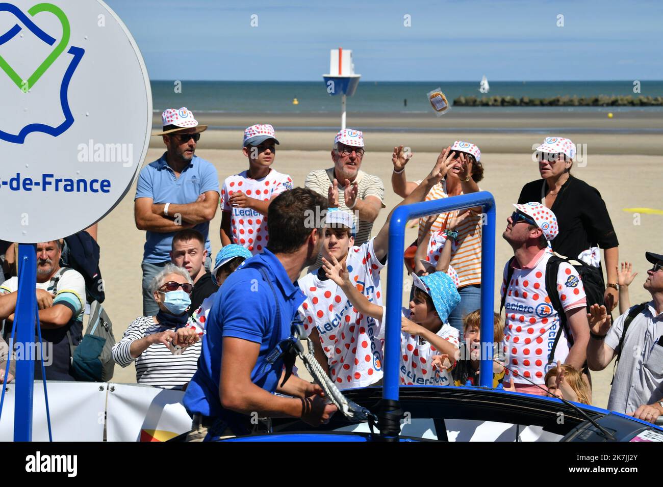 ©PHOTOPQR/VOIX DU NORD/PASCAL BONNIERE ; 05/07/2022 ; DUNKERQUE , le 5 juillet 2022 sport , cyclisme , tour de France , etape Dunkerque - Calais leclerc la 109th edizione del Tour de France si svolge dal 01 al 24 luglio 2022 - Calais Foto Stock