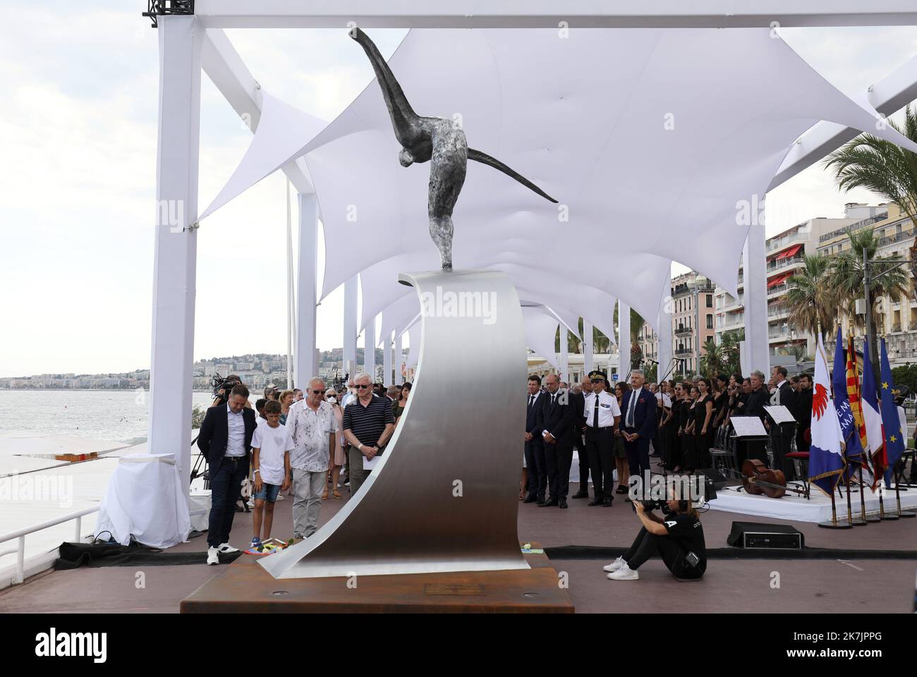 ©PHOTOPQR/NICE MATIN/Sebastien Botella ; Nice ; 14/07/2022 ; Dévoilement de l'oeuvre mémorielle l'Ange de la Baie de Jean-Marie Fondacaro en hommage aux victimes des attentats de Nice du 14 juillet 2016. - Inaugurazione dell'opera commemorativa l'Ange de la Baie di Jean-Marie Fondacaro in omaggio alle vittime degli attentati di Nizza del 14 luglio 2016. Foto Stock