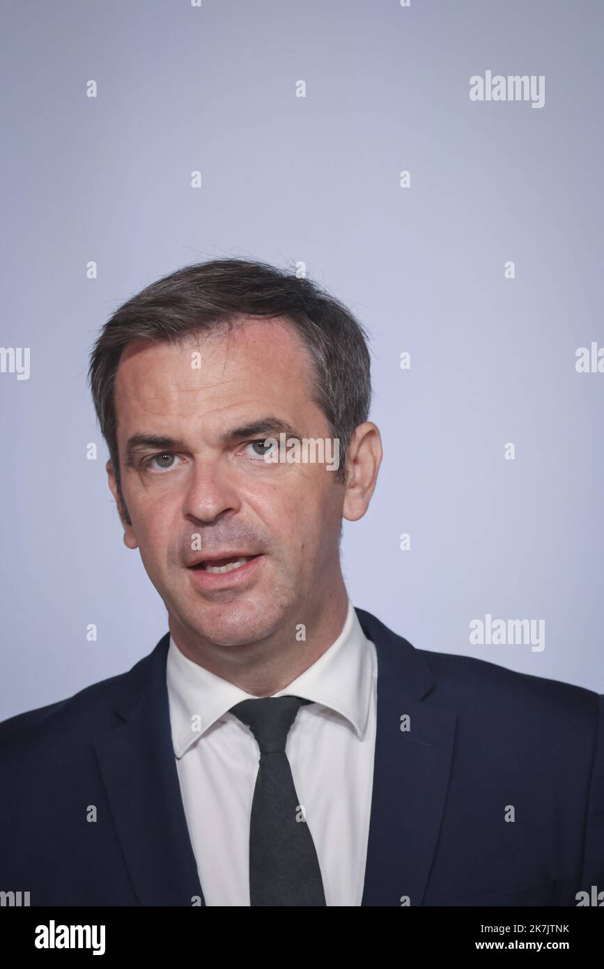 ©PHOTOPQR/LE PARISIEN/Fred Dugit ; Paris ; 20/07/2022 ; Poltique Paris (VIIIe), le 20 juillet 2022 Compte rendu du conseil des Ministres par Olivier Véran Ministre délégué auprès de la Première ministre, chargé du Renouveau démocratique, porte-parole du Gouvernement - LP minuti del Consiglio fotografico dei Ministri Foto Stock