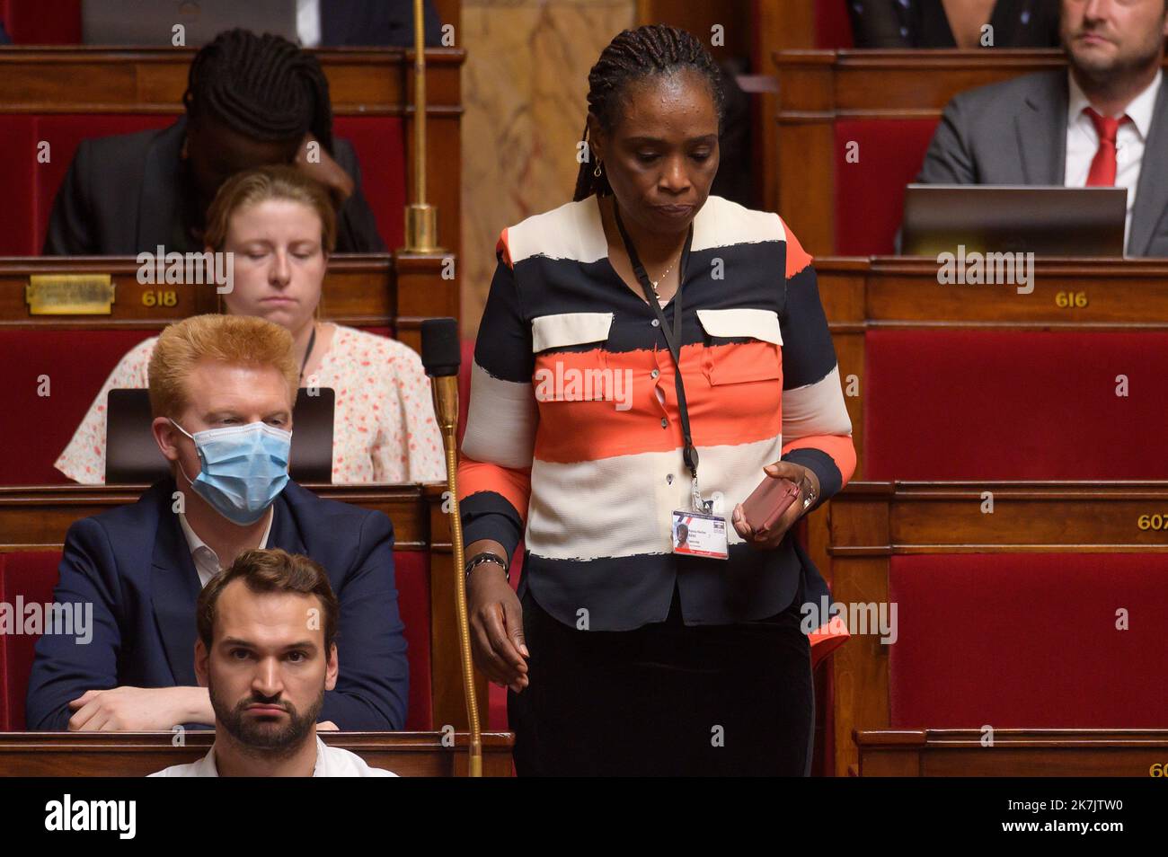 ©Julien Mattia / le Pictorium/MAXPPP - Parigi 20/07/2022 Julien Mattia / le Pictorium - 20/7/2022 - Francia / Ile-de-France / Parigi - Rachel Keke, deputee du Val-de-Marne, 7e circoscritto, la France insoumise - Nouvelle Union Populaire ecologique et sociale lors des Questions au Gouvernement du 19 2022. / 20/7/2022 - Francia / Ile-de-France (regione) / Parigi - Rachel Keke, deputato della Val-de-Marne, 7th circoscrizione, la France insoumise - Nouvelle Union Populaire ecologque et sociale durante le interrogazioni al governo del 19 luglio 2022. Foto Stock