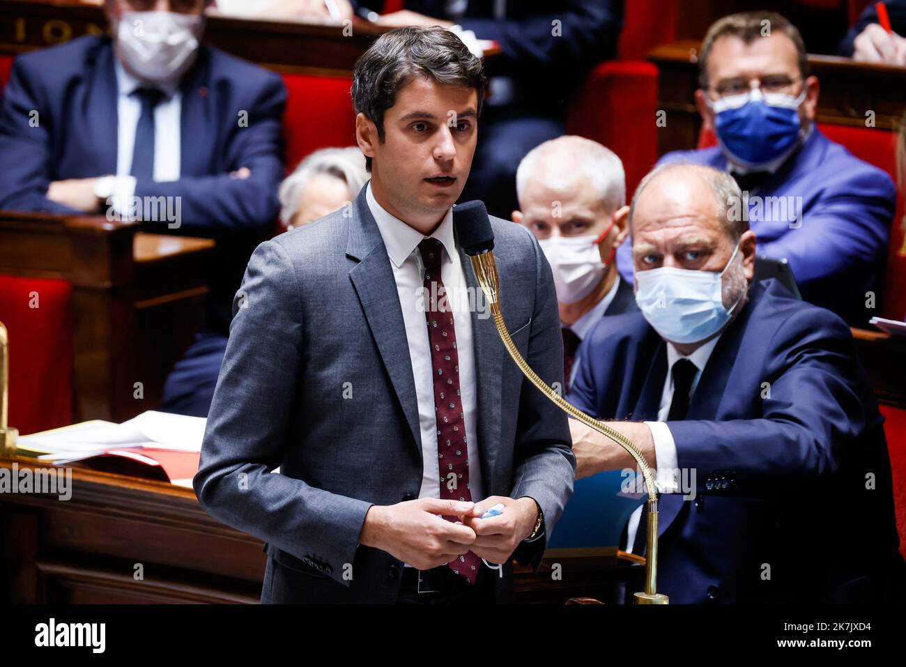 ©THOMAS PADILLA/MAXPPP - 26/07/2022 ; PARIS, FRANCE ; SEANCE DE QUESTIONS AU GOUVERNEMENT DANS L'HEMICYCLE DE L'ASSEMBLEE NATIONALE. GABRIEL ATTAL, MINISTRE DELEGUE AUPRES DU MINISTRE DE L'ECONOMIE, DES FINANCES ET DE LA SOUVERAINETE INDUSTRIELLE ET NUMERIQUE CHARGE DES COMPTES PUBLICS. Sessione di interrogazioni al governo presso l'Assemblea nazionale francese di Parigi, il 26 luglio 2022. Foto Stock