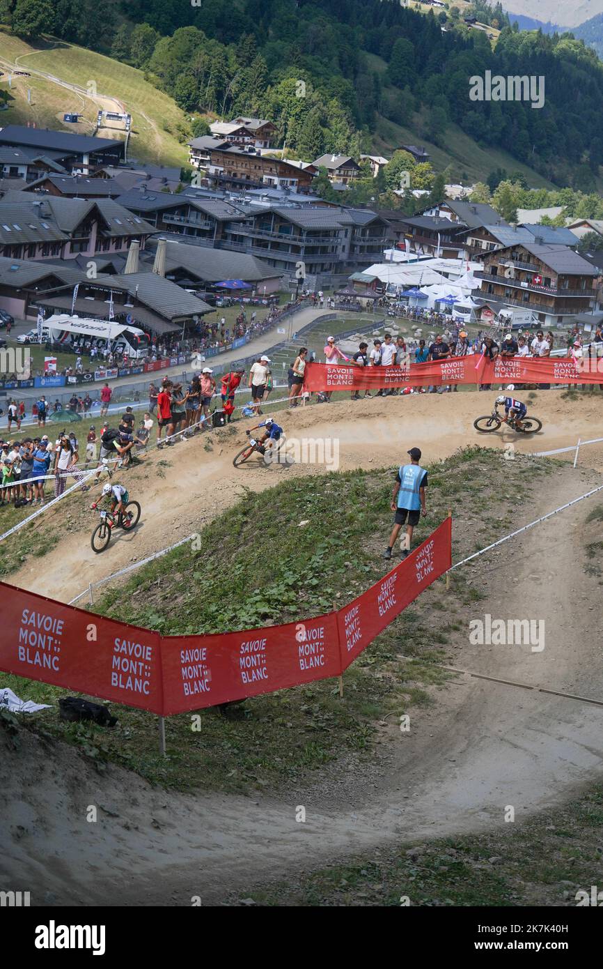 ©MATTHIEU VITRE/MAXPPP - 25/08/2022 MATTHIEU VITRE 25082022 LES GETS CHAMPIONNATS DU MONDE XCO JUNIOR FEMME FOTO DEL CORSO : MATTHIEU VITRE - 2022 UCI MONDIALI DI MOUNTAIN BIKE 25 AGOSTO 2022 Foto Stock