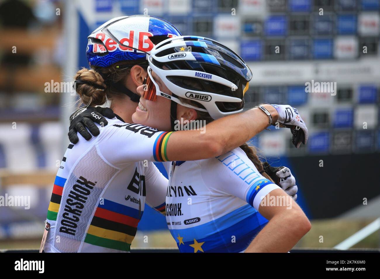 ©Pierre Teyssot/MAXPPP ; Coppa del mondo di Mountain Bike UCI 2022 a Commezzadura il 4 settembre 2022. Finali gare olimpiche di fondo e podio, Pauline Ferrand-Prevot (fra) e Loana Lecomte (fra) Â© Pierre Teyssot / Maxppp Foto Stock