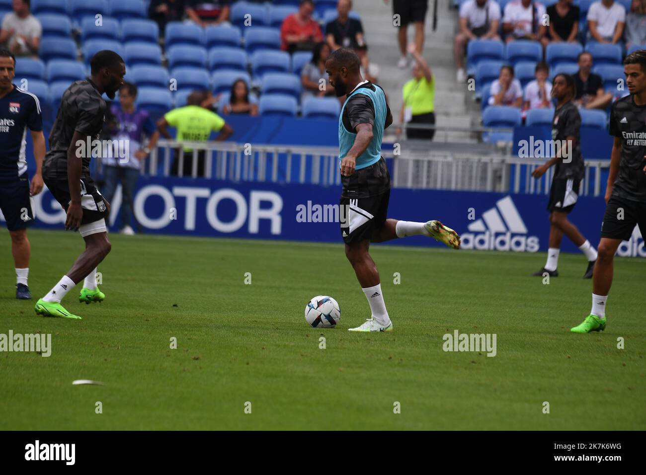 ©Mourad ALLILI/MAXPPP - 31/08/2022 Alexandre Lacazette di Lione si allena prima della partita di calcio francese del L1 tra Olympique Lyonnais (OL) e AJ Auxerre allo stadio Groupama di Decines-Charpieu, nella Francia centro-orientale, il 31 agosto 2022. Foto Stock