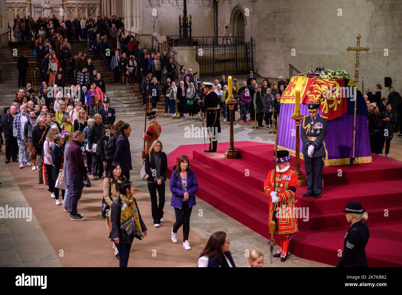 ©Julien Mattia / le Pictorium/MAXPPP - Londres 17/09/2022 Julien Mattia / le Pictorium - 17/9/2022 - Royaume-uni / Londres / Londres - Les Londoniens Rent ommage a la reine Elisabeth 2 dans Westminster Hall aupres de son cercueil, a Londres, le 16 Settembre 2022 / 17/9/2022 - Regno Unito / Londra / Londra - i londinesi rendono omaggio alla Regina Elisabetta 2 nella Westminster Hall vicino alla sua bara, a Londra, 16 settembre 2022 Foto Stock