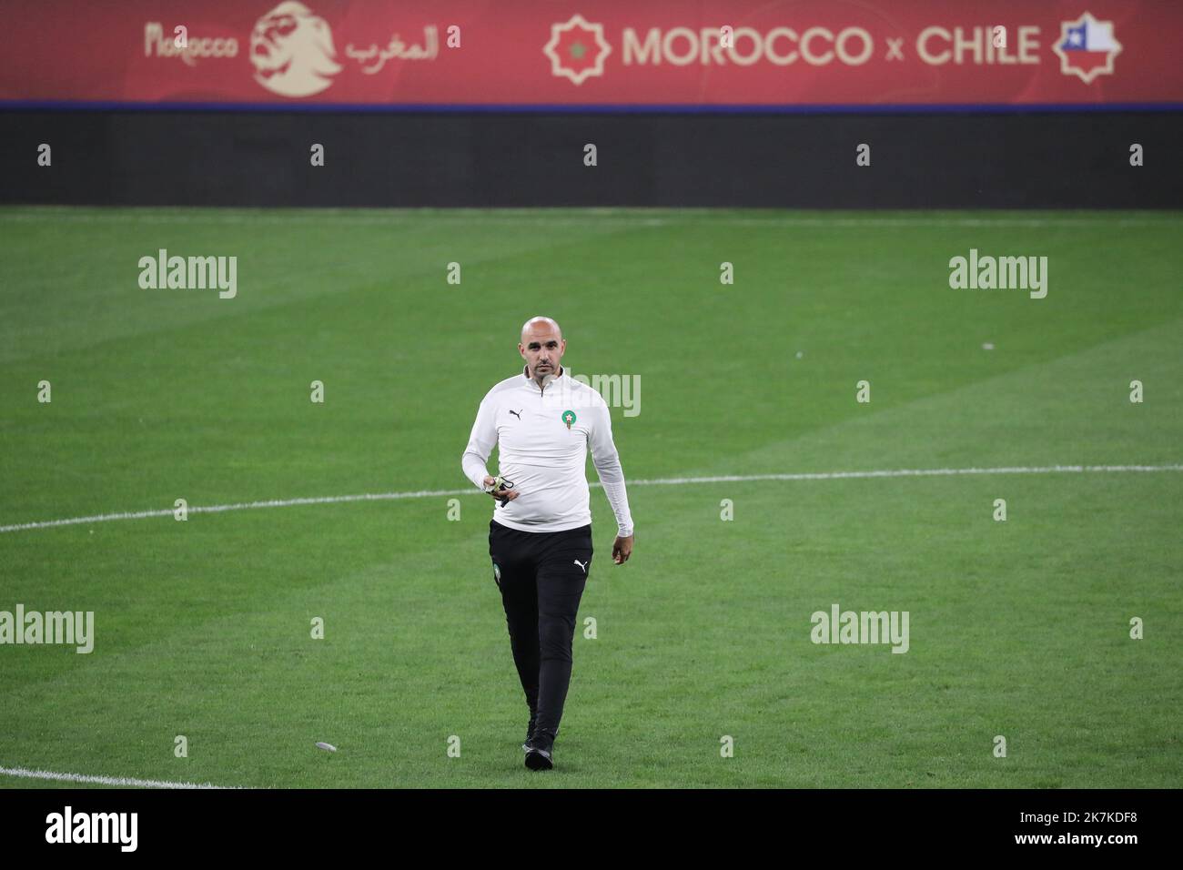 ©Manuel Blondeau/AOP Press/MAXPPP - 22/09/2022 Barcellona Hoalid Regragui capo allenatore del Marocco durante la sessione di allenamento in vista della partita di calcio amichevole della FIFA International tra Marocco e Cile allo stadio RCDE il 22 settembre 2022 a Barcellona, Spagna. Foto Stock