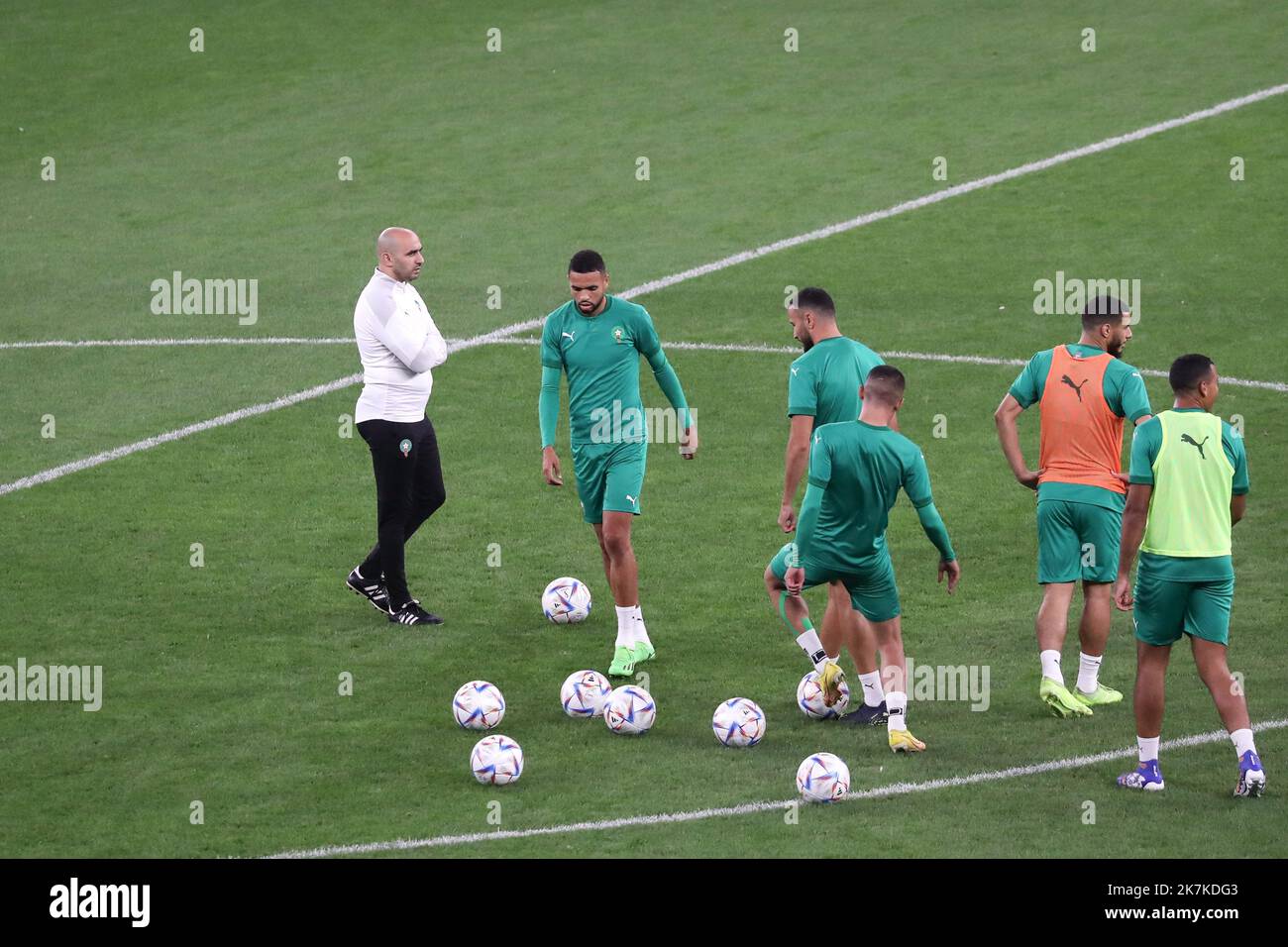 ©Manuel Blondeau/AOP Press/MAXPPP - 22/09/2022 Barcellona Hoalid Regragui capo allenatore del Marocco durante la sessione di allenamento in vista della partita di calcio amichevole della FIFA International tra Marocco e Cile allo stadio RCDE il 22 settembre 2022 a Barcellona, Spagna. Foto Stock