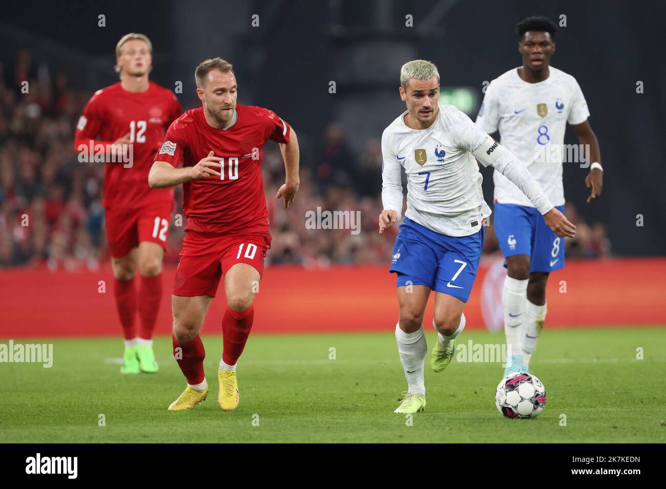 ©PHOTOPQR/LE PARISIEN/LP / Arnaud Journois ; COPENAGHEN ; 25/09/2022 ; CALCIO , LIGUE DES NATIONS UEFA , 25/09/2022 , COPENAGHEN ( DANEMARK ) , STADE TELIA PARKEN / DANEMARK - FRANCIA / Christian Eriksen et Antoine Griezmann. FOTO LP/ARNAUD JOURNOIS UEFA Nations League partita di calcio tra Danimarca e Francia a Copenaghen il 25 settembre 2022. Foto Stock