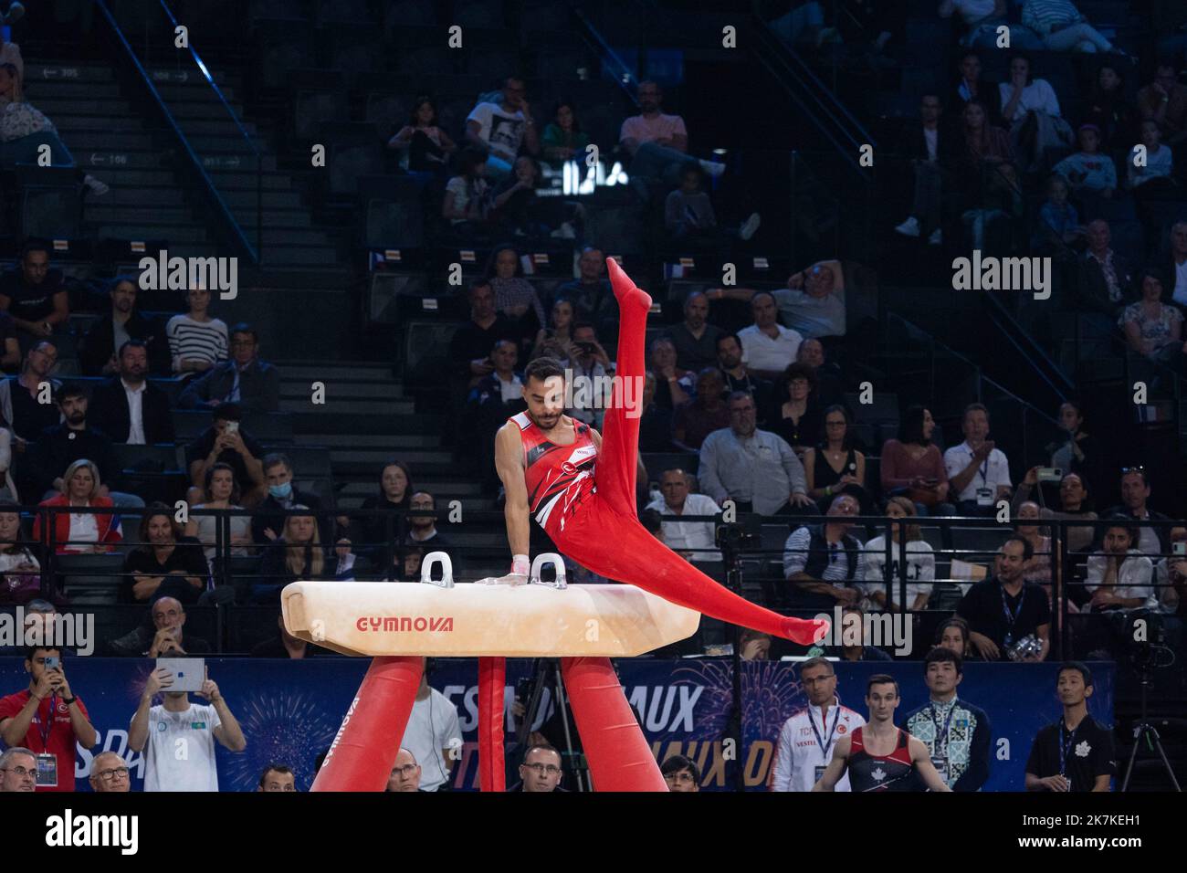 Mylene DeRoche/IP3 - Ferhat Arican, in Turchia, compete nella finale di ginnastica artistica a cavallo maschile del torneo internazionale di ginnastica francese del 23rd presso l'Accor Arena. A Parigi, in Francia, il 25 settembre 2022. Foto Stock