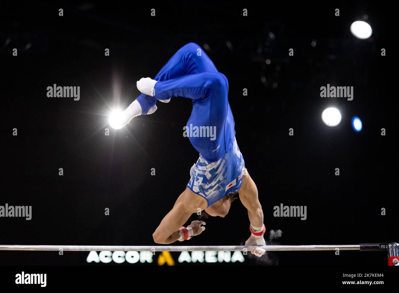 Mylene DeRoche/IP3 - Kazuma Kotoge, giapponese, partecipa alla finale di barrette orizzontali maschili di ginnastica artistica del torneo internazionale francese di ginnastica del 23rd presso l'Accor Arena. A Parigi, in Francia, il 25 settembre 2022. Foto Stock