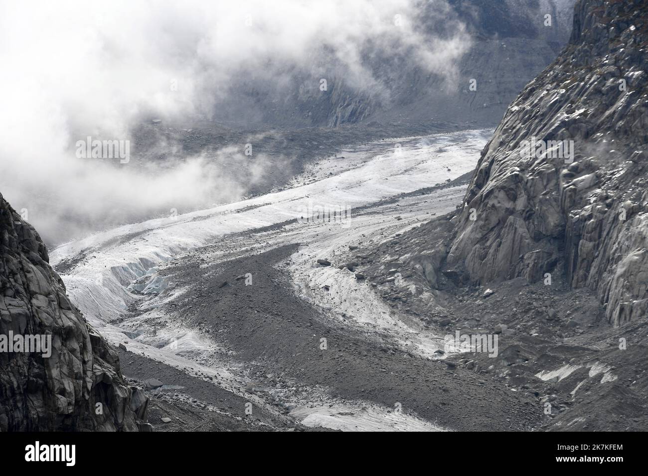 ©Mourad ALLILI/MAXPPP - 26/09/2022 il Mer de Glace è un ghiacciaio in movimento sia in lunghezza che in altezza; ha subito molte variazioni nella sua storia, con episodi di crescita e di ritiro.le ragioni : Una grande zona di accumulo, una forma allungata e cambiamento climatico, il cui ruolo deve essere in una prospettiva più ampia.The Mer de Glace era 4 a 5 km più corto di oggi, il 26 settembre 2022 a Chamonix, Francia Foto Stock