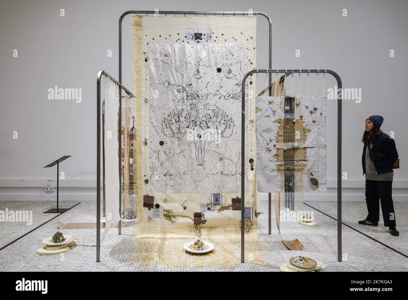 ©PHOTOPQR/LE PARISIEN/olivier corsan ; Paris ; 30/09/2022 ; Paris, France, le 30 settembre 2022. Visite de presse de la Nuit Blanche 2023 de Paris en présence de Carine Rolland, adjointe à la Maire de Paris en charge de la culture et de la ville du quart d'heure et de Kitty Hartl, directrice artistique -l'exposition Les Portes du Jour - Prix 1% Marché de l'art, à l'Orangerie du Musée du Carnavalet et dans le jardin du Musée Cognac-Jay photo : LP /Olivier CORSAN Parigi, Francia, 30 settembre 2022. Visita stampa del Nuit Blanche 2022 a Parigi alla presenza di Carine Rolland, Vice Sindaco di P. Foto Stock