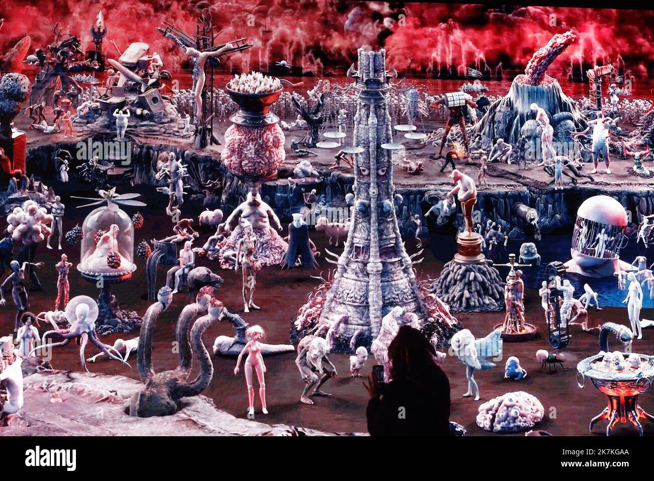 ©PHOTOPQR/LE PARISIEN/Olivier CORSAN ; Paris ; 30/09/2022 ; Paris, France, le 30 settembre 2022. Visite de presse de la Nuit Blanche 2023 de Paris en présence de Carine Rolland, adjointe à la Maire de Paris en charge de la culture et de la ville du quart d'heure et de Kitty Hartl, directrice artistique - Speculum, il Giardino della delizia terrena du collectif SMACK. Trittyque numérique Monumental, Jardin Nelson Mandela photo : LP /Olivier CORSAN Paris, France, September 30, 2022. Visita stampa del Nuit Blanche 2022 a Parigi alla presenza di Carine Rolland, Vice Sindaco di Parigi responsabile di c Foto Stock