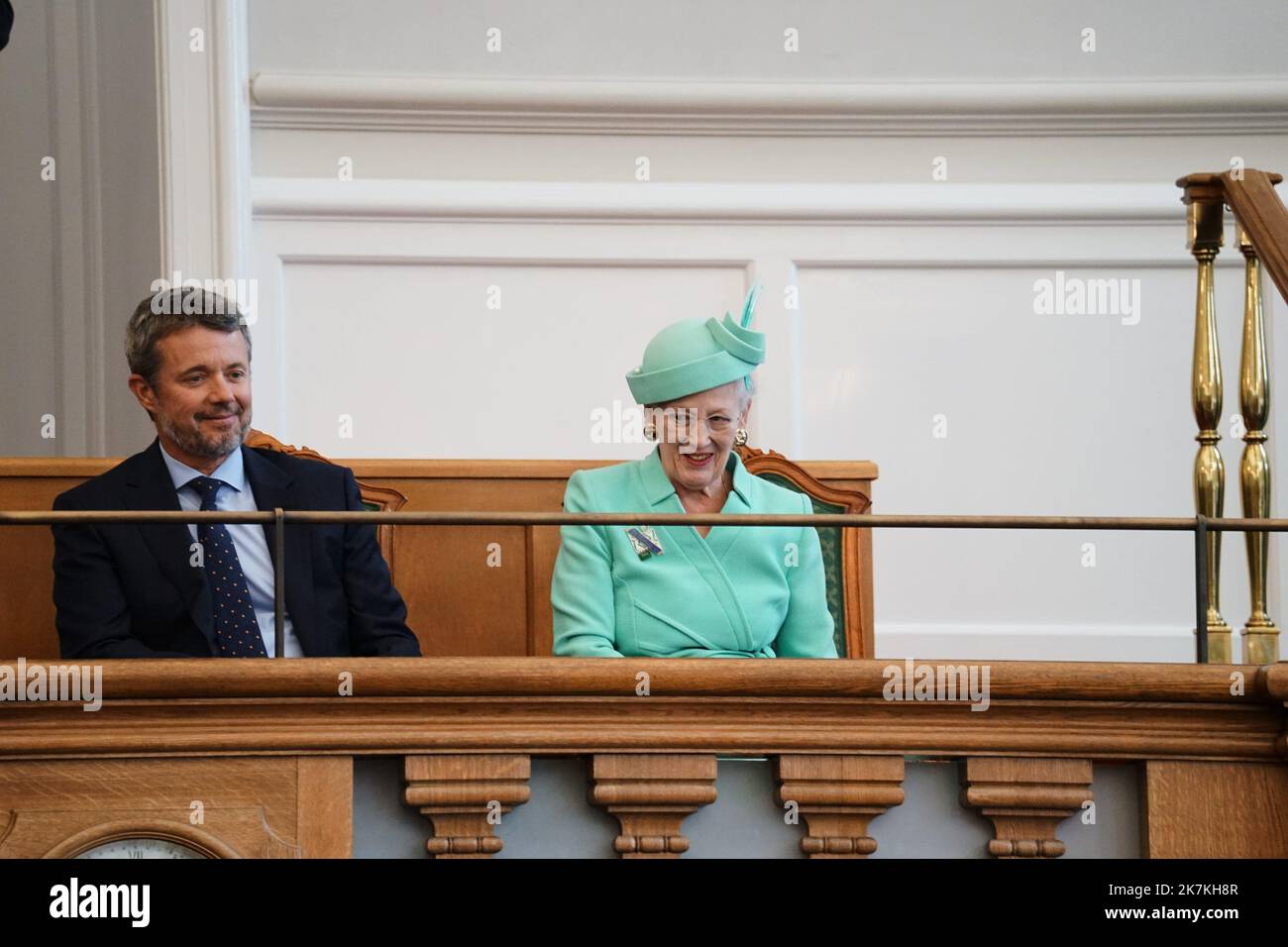 ©Thibault Savary / le Pictorium/MAXPPP - Copenhague 04/10/2022 Thibault Savary / le Pictorium - 4/10/2022 - Danemark / Copenhague - la Reine du Danemark et son fils Frederik dans la Tribune pour le discours de la PM mette Frederiksen. / 4/10/2022 - Danimarca / Copenaghen - Regina di Danimarca e Principe Frederik per il discorso del PM. Foto Stock