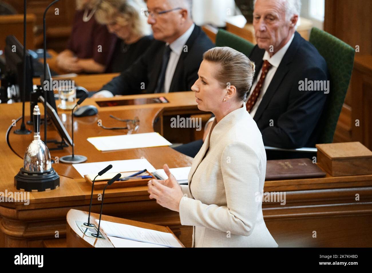 ©Thibault Savary / le Pictorium/MAXPPP - Copenaghen 04/10/2022 Thibault Savary / le Pictorium - 4/10/2022 - Danemark / Copenaghen - mette Frederiksen fait un discours de politique generale devant les membres du parlement Danois et la famille royale a l'occasione de la reouverture de la session parlementaire. / 4/10/2022 - Danimarca / Copenaghen - Danese PM mette Frederiksen primo discorso dopo la riapertura del Parlamento, davanti ai membri del Parlamento e alla Famiglia reale di Danimarca. Foto Stock