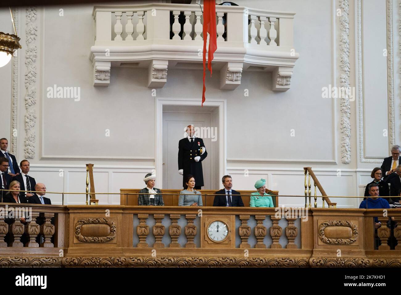 ©Thibault Savary / le Pictorium/MAXPPP - Copenhague 04/10/2022 Thibault Savary / le Pictorium - 4/10/2022 - Danemark / Copenhague - la Reine du Danemark et son fils Frederik dans la Tribune pour le discours de la PM mette Frederiksen. / 4/10/2022 - Danimarca / Copenaghen - Regina di Danimarca e Principe Frederik per il discorso del PM. Foto Stock