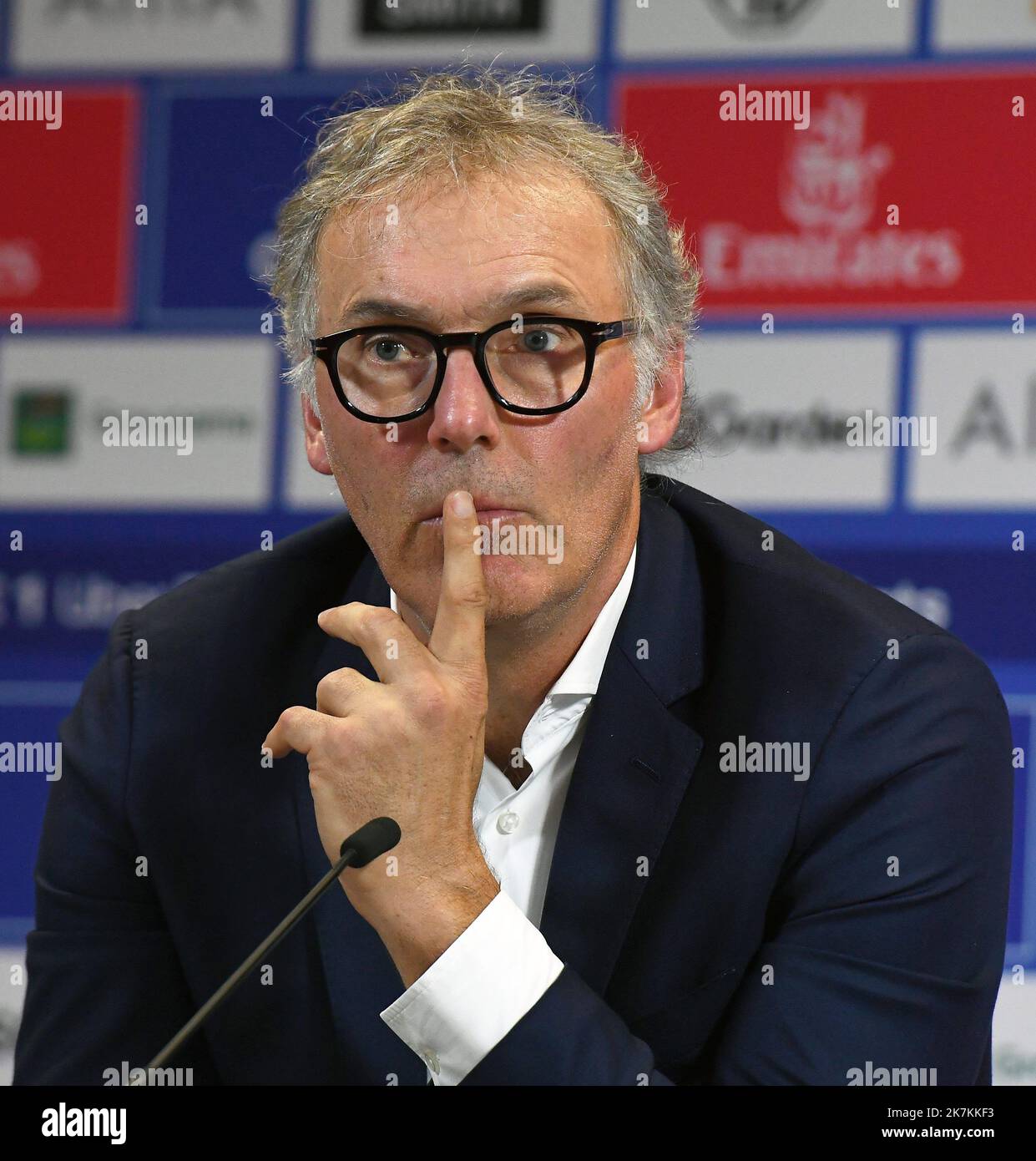 ©Mourad ALLILI/MAXPPP - 10/10/2022 il nuovo allenatore francese Laurent Blanc di Olympique Lyonnais si rivolge a una conferenza stampa presso il Groupama Stadium Training Center di Decines-Charpieu, vicino Lione, Francia orientale, il 10 ottobre 2022. Foto Stock