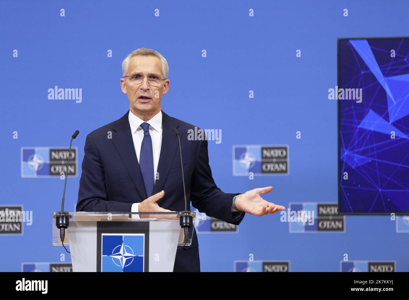 ©Nicolas Landemard / le Pictorium/MAXPPP - Bruxelles 11/10/2022 Nicolas Landemard / le Pictorium - 11/10/2022 - Belgique / Bruxelles / Bruxelles - Jens Stoltenberg, secretaire General de l'OTAN, Tenait une conference de presse ce jour en amont du sommet de la Defense des 12 et 13 octobre 2022 / 11/10/2022 - Belgio / Bruxelles / Bruxelles - Jens Stoltenberg, Segretario generale della NATO, Ha tenuto oggi una conferenza stampa prima del vertice sulla difesa dal 12 al 13 ottobre 2022 Foto Stock