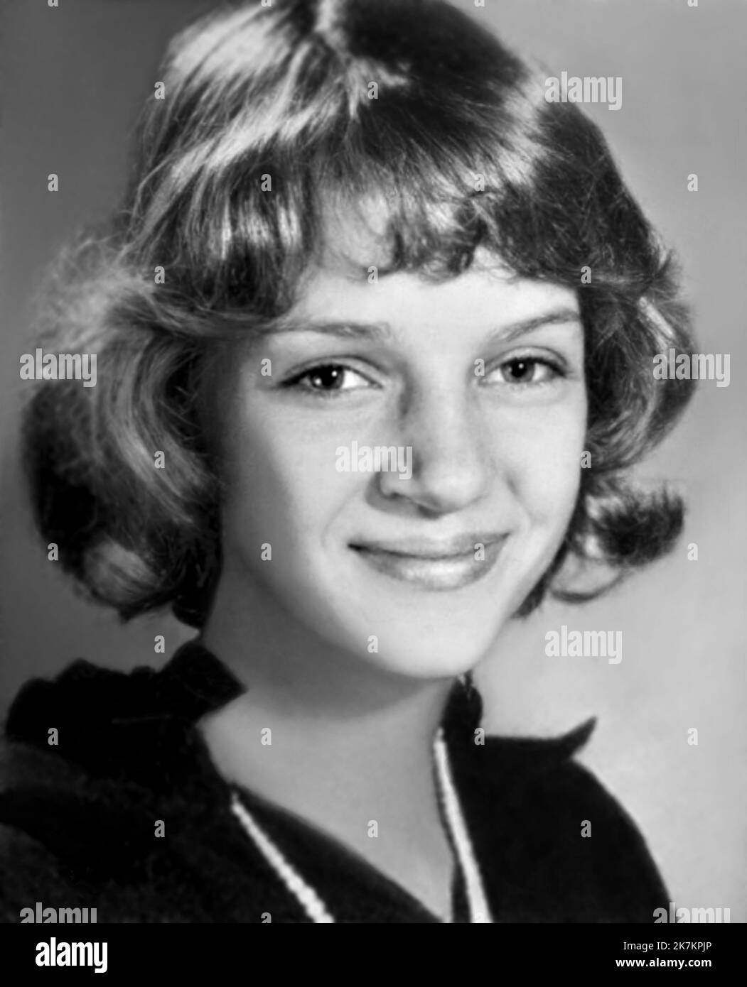 1985 , BOSTON , USA : l'attrice americana UMA THURMAN ( data di nascita 29 aprile 1970 ) quando era una ragazza giovane di 15 anni , foto dalla scuola di annuario . Fotografo sconosciuto. - STORIA - FOTO STORICHE - ATTORE - FILM - CINEMA - personalità da giovani da giovani - personalità quando era giovane - ADOLESCENTE - INFANZIA - INFANZIA - BAMBINO - BAMBINI - RAGAZZA - sorriso - sorriso - sorriso --- ARCHIVIO GBB Foto Stock