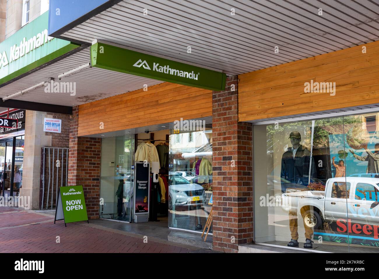 Negozio di abbigliamento all'aperto Kathmandu a Orange, NSW, Australia, di proprietà dei marchi KMD che include ripcurl Foto Stock