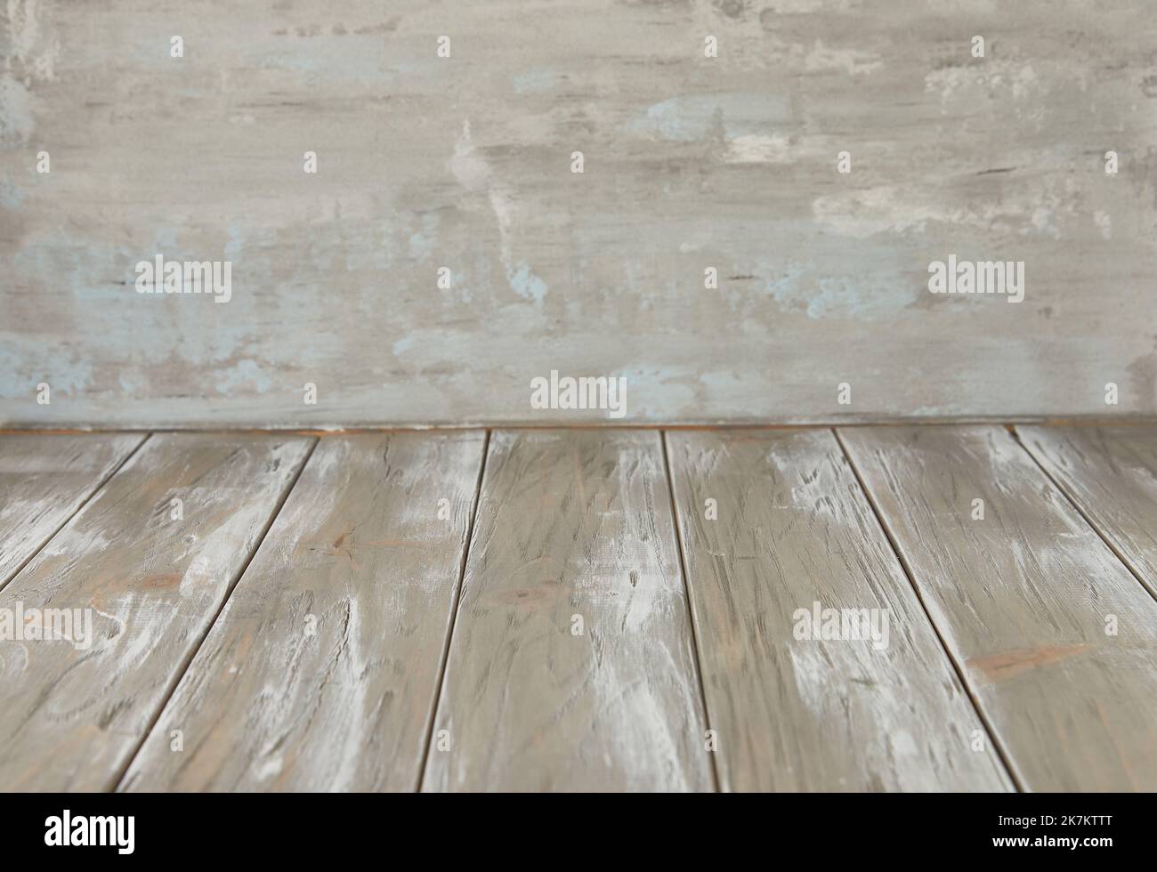 Sfondo struttura in legno grigio e sfondo grigio-blu per fotografare cibo e prodotti Foto Stock