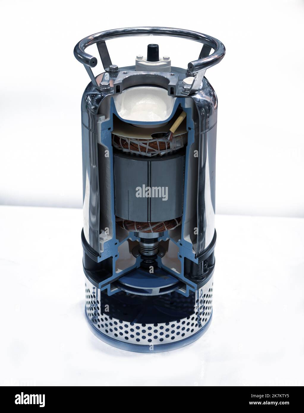 In sezione, mostrare la parte interna della pompa a immersione. Apparecchiature industriali. Foto Stock