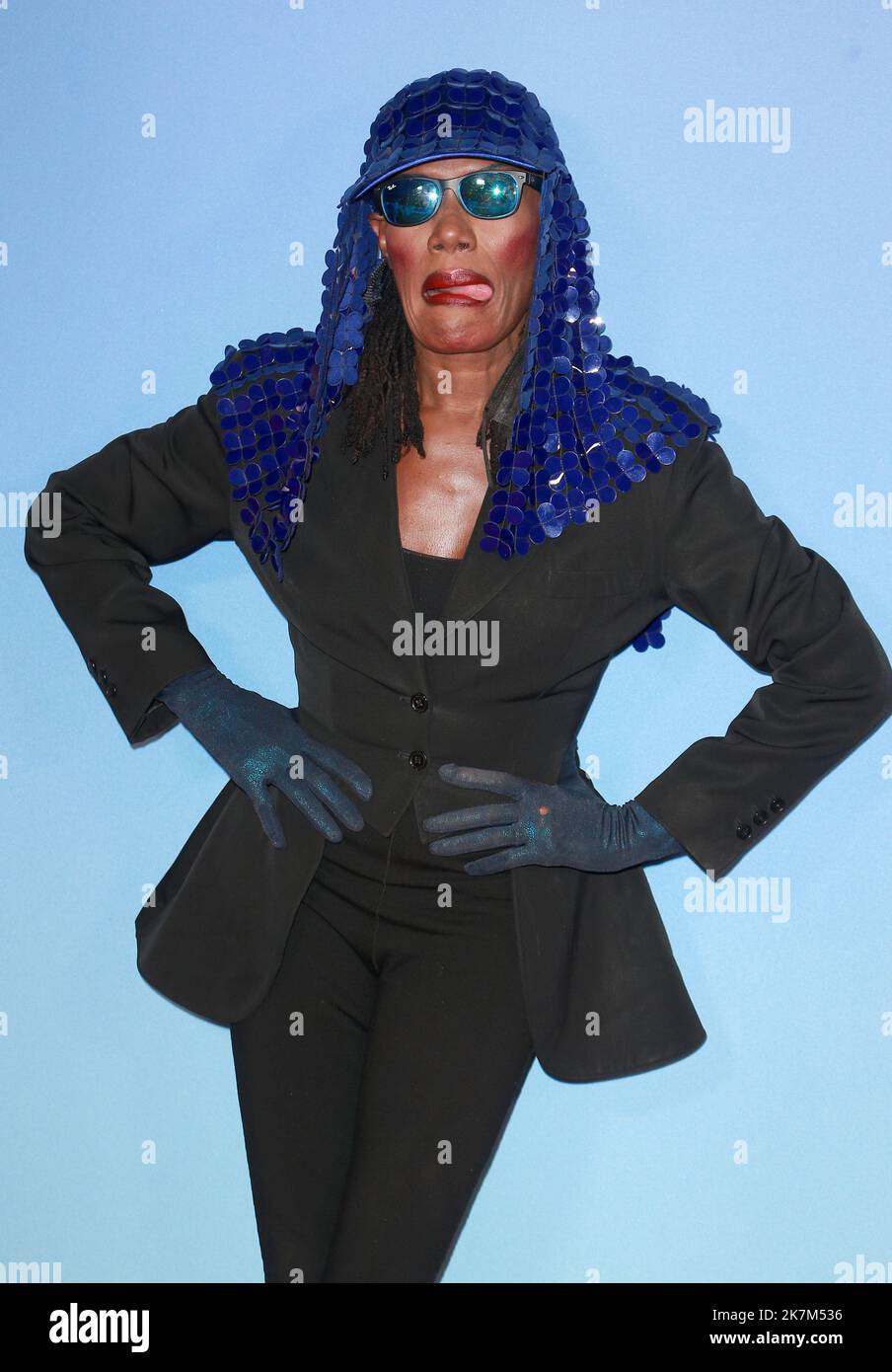 Grace Jones partecipa alla prima edizione europea "Glass Onion: A Knives out Mystery" al Royal Festival Hall di Londra, Inghilterra. Foto Stock