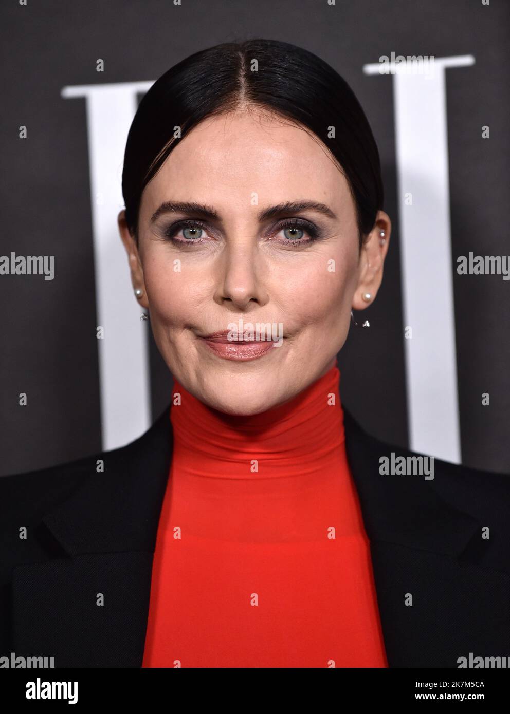 Los Angeles, Stati Uniti. 17th Ott 2022. Charlize Theron arriva alla 29th° edizione della celebrazione annuale delle donne ELLE a Hollywood che si tiene presso il Getty Center di Los Angeles, CA, il 17 ottobre 2022. © OConnor/AFF-USA.com Credit: AFF/Alamy Live News Foto Stock