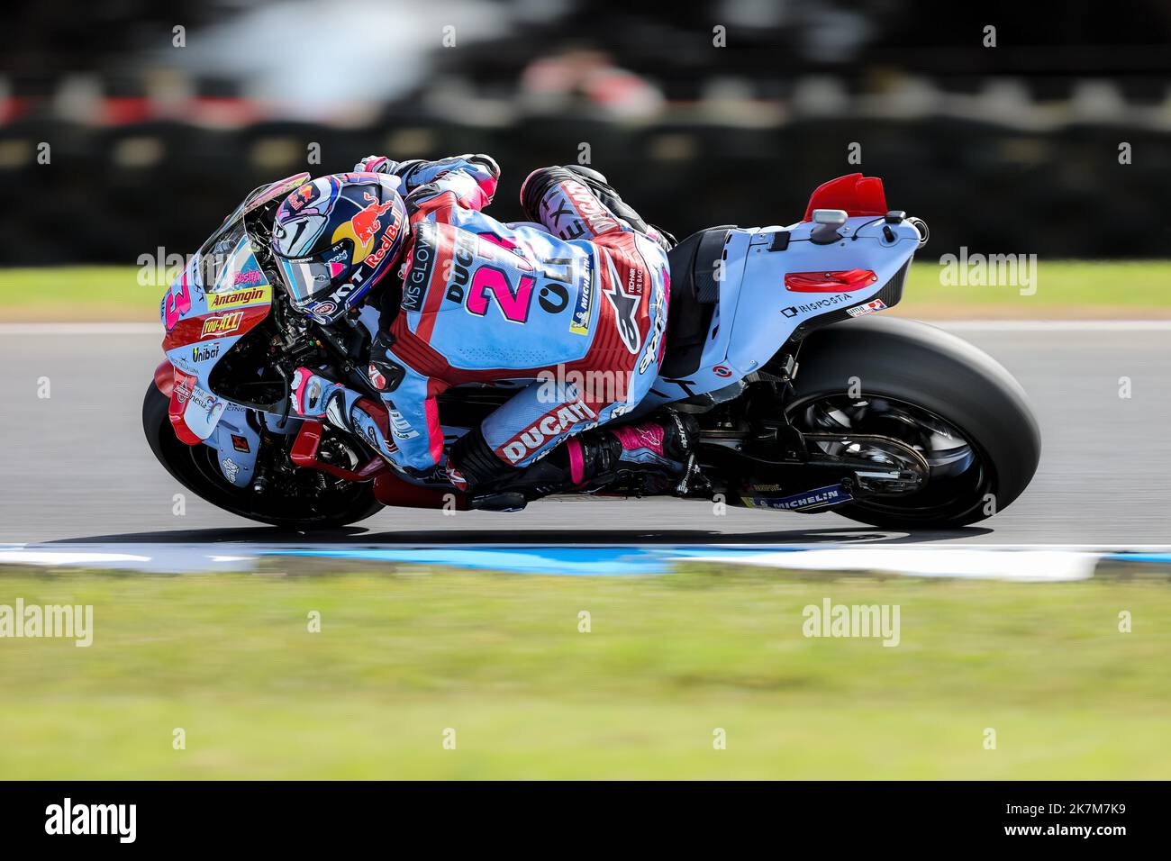 Phillip Island, Australia, 14 ottobre 2022. Enea Bastianini d'Italia sul Gresini Racing Ducati nel corso della gara di venerdì la MotoGP Australiana 2022 al Phillip Island Circuit il 14 ottobre 2022 a Phillip Island, Australia. Credit: Ivica Glavas/Speed Media/Alamy Live News Foto Stock