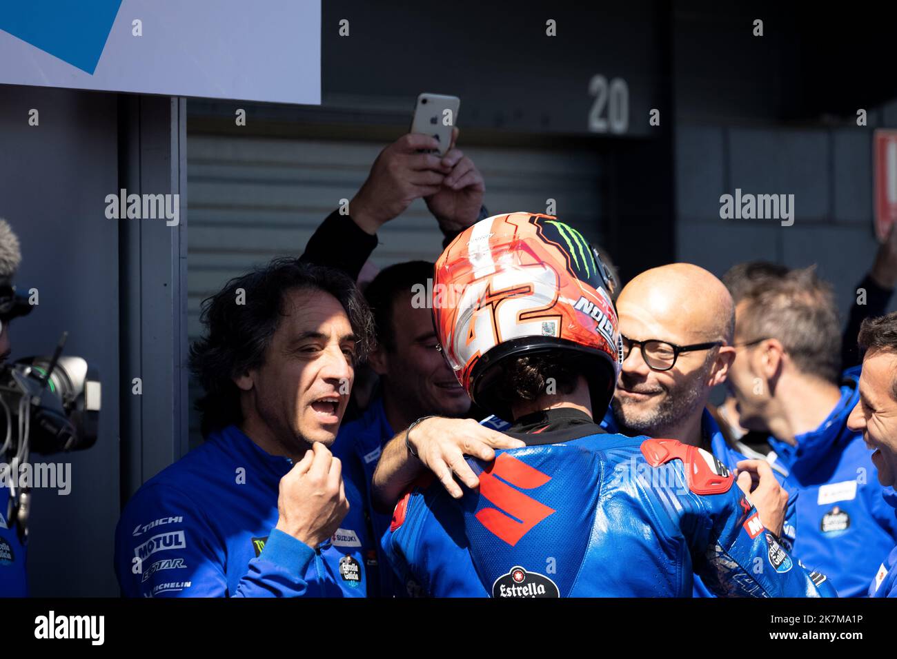 Phillip Island, Australia, 16 ottobre 2022. Alex RINS di Spagna sul Team Suzuki Ecstar Suzuki MotoGP festeggiamenti durante la 2022 Australian MotoGP al Phillip Island Circuit il 16 ottobre 2022 a Phillip Island, Australia. Credit: Ivica Glavas/Speed Media/Alamy Live News Foto Stock