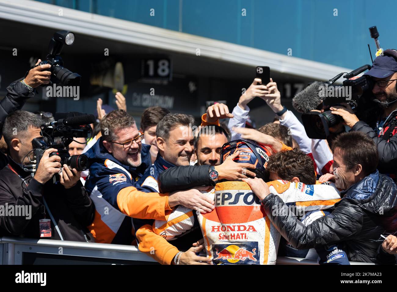 Phillip Island, Australia, 16 ottobre 2022. Marc Marquez di Spagna in occasione delle celebrazioni del Repsol Honda Team MotoGP durante la 2022° MotoGP Australiana al circuito di Phillip Island il 16 ottobre 2022 a Phillip Island, Australia. Credit: Ivica Glavas/Speed Media/Alamy Live News Foto Stock