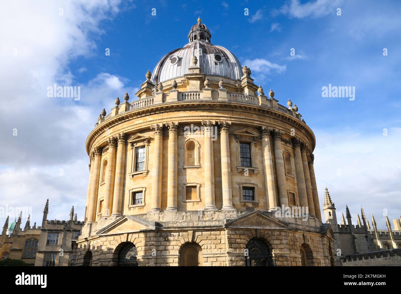 Radcliffe Camera, Bodleian Library, Università di Oxford, Inghilterra, Regno Unito. Famoso edificio classificato di grado i, progettato dal famoso architetto James Gibbs. Foto Stock