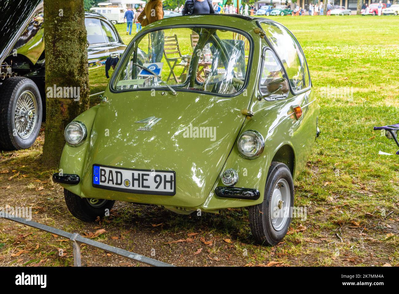 BADEN BADEN BADEN, GERMANIA - 2019 LUGLIO: Insalata verde HEINKEL KABINE 1956 1958, incontro oldtimer a Kurpark. Foto Stock