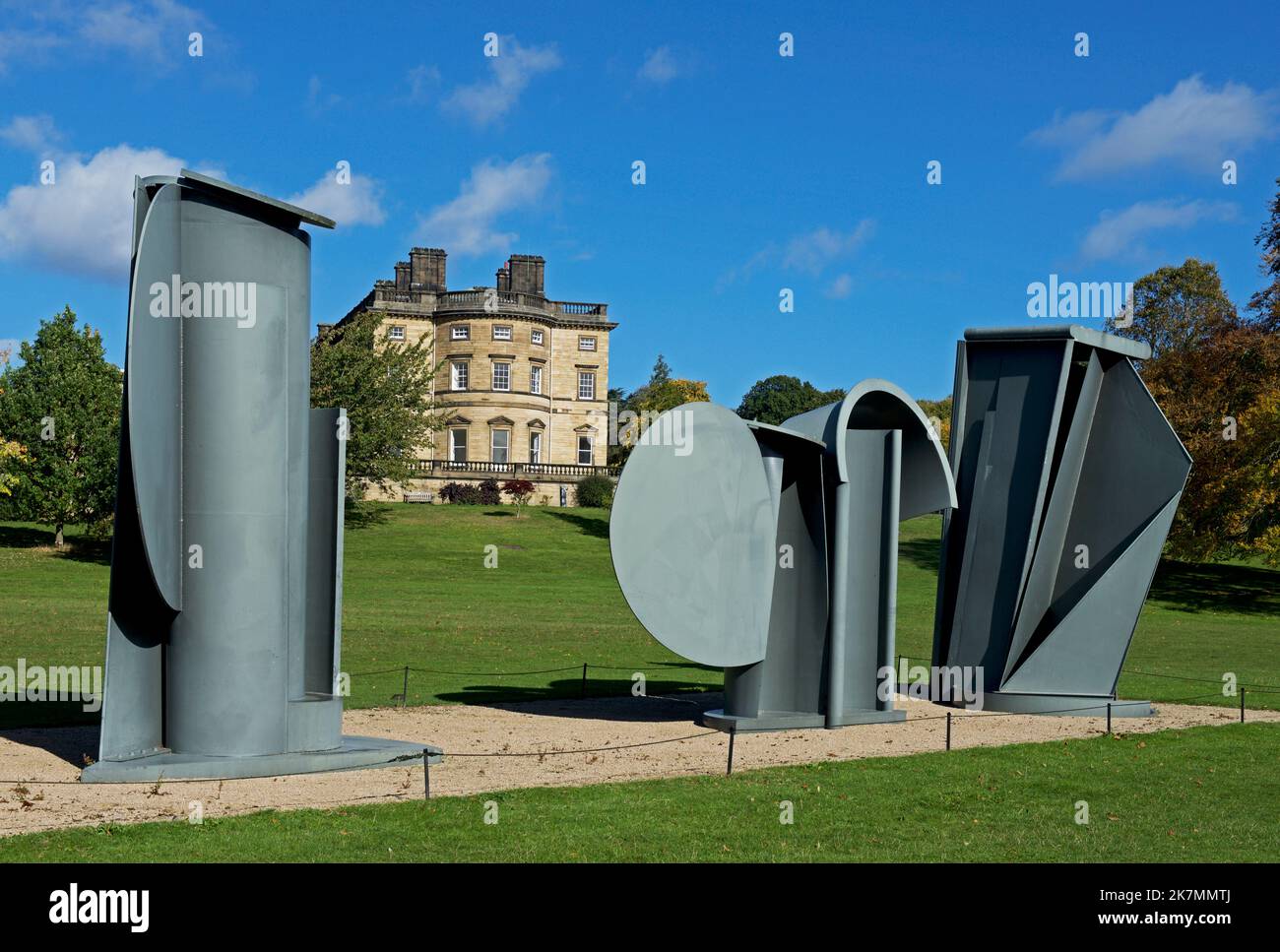 Sculpture - Promenade di Anthony Caro - e Bretton Hall, Wakefield Sculpture Park, West Bretton, vicino a Wakefield, West Yorkshire, Inghilterra Regno Unito Foto Stock