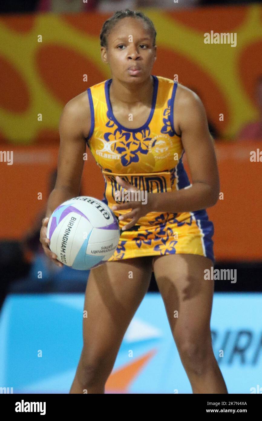 Akeena STOUTE di Barbados nel netball femminile tra Barbados contro Trinidad & Tobago ai giochi del Commonwealth del 2022 nel NEC, Birmingham. Foto Stock