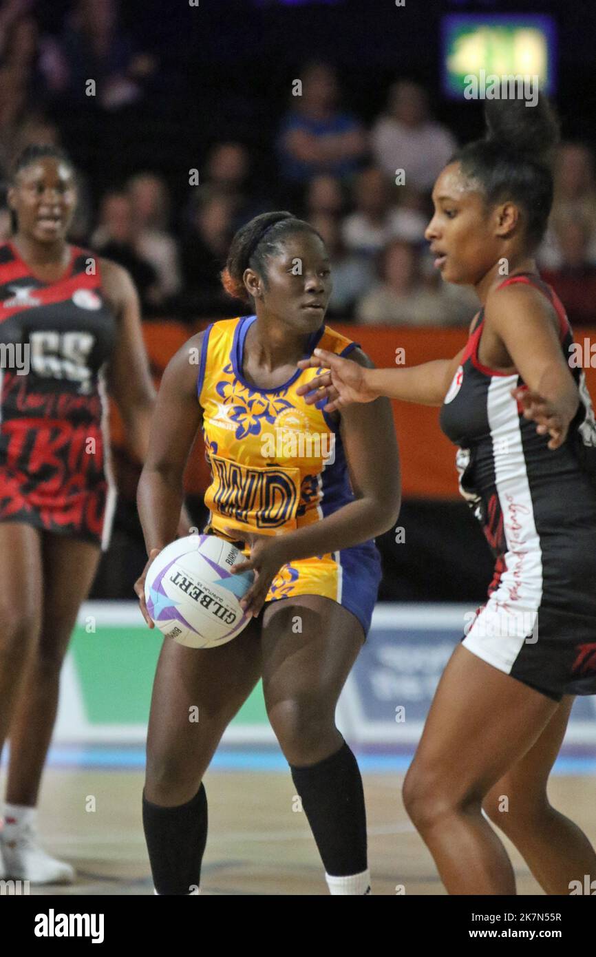 Vanessa BOBB di Barbados nel netball femminile tra Barbados contro Trinidad & Tobago ai giochi del Commonwealth 2022 nel NEC, Birmingham. Foto Stock