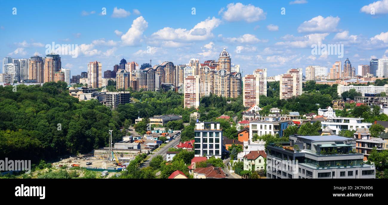 Vista panoramica dei quartieri moderni della città di Kiev, Ucraina Foto Stock