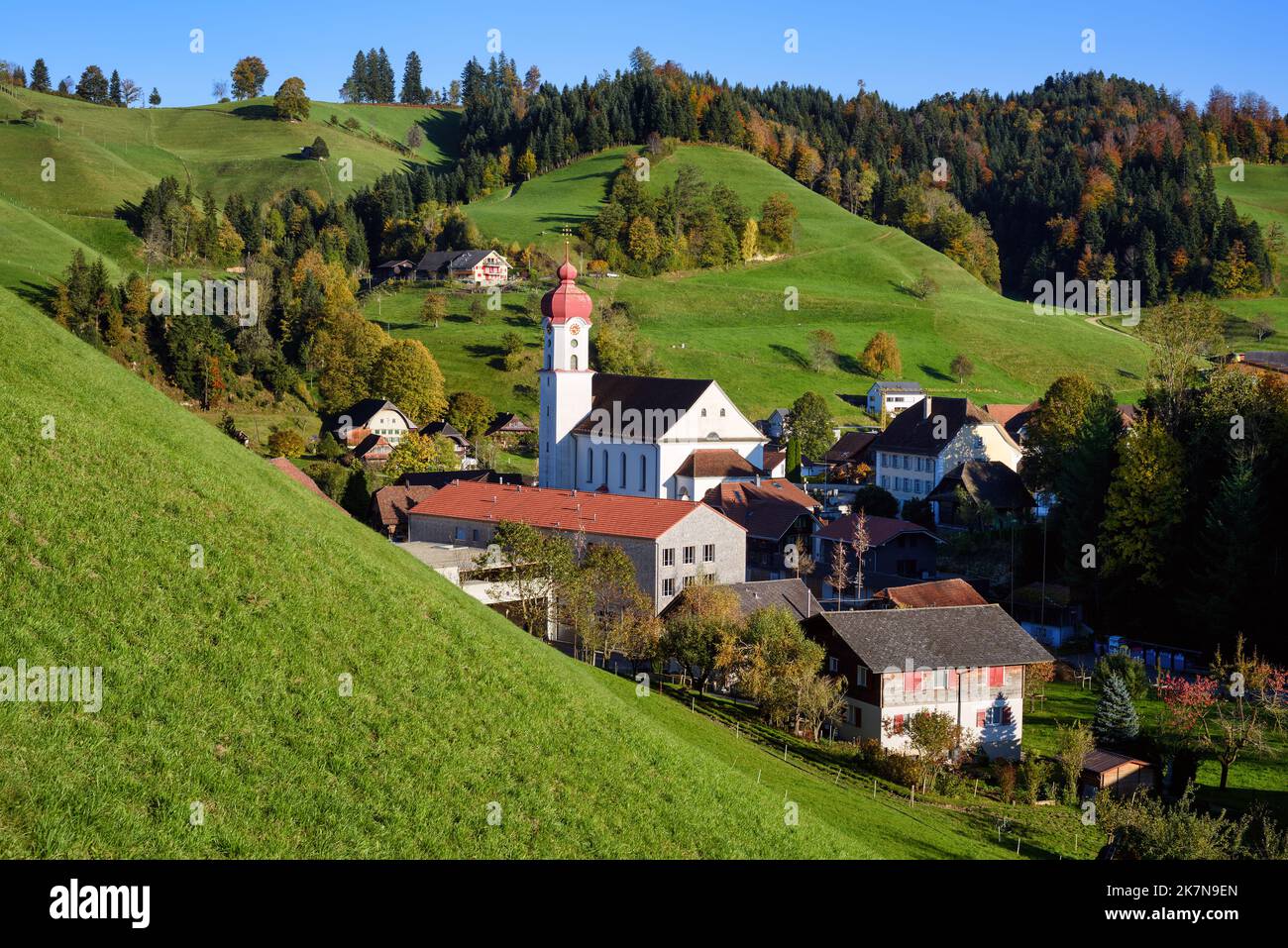 Luthern, un pittoresco villaggio nel cantone di Lucerna, la valle delle Alpi svizzere. Luthern è uno dei più bei villaggi della Svizzera. Foto Stock