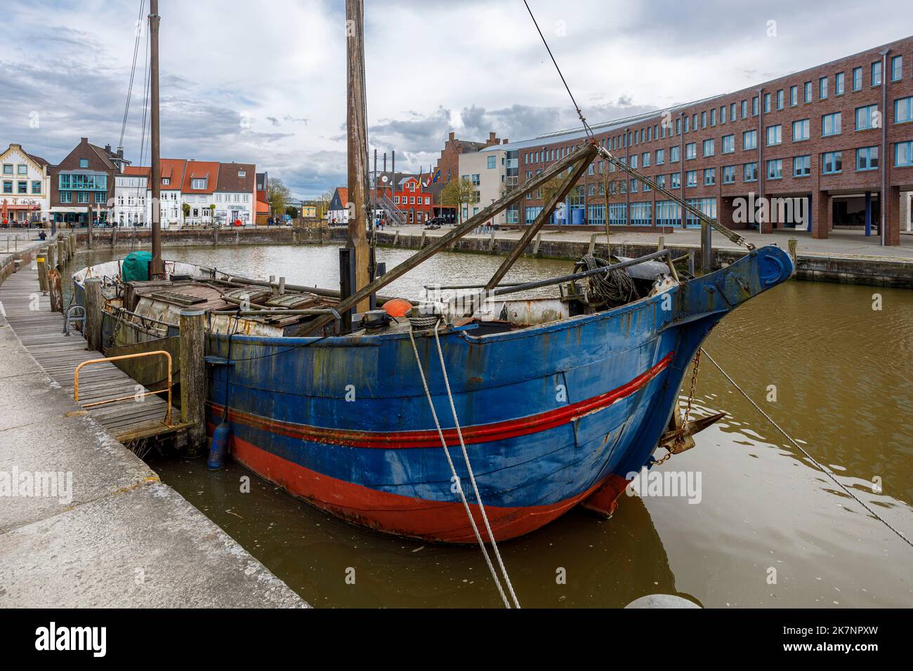 Vecchia nave da lavoro nel porto interno di Husum Foto Stock