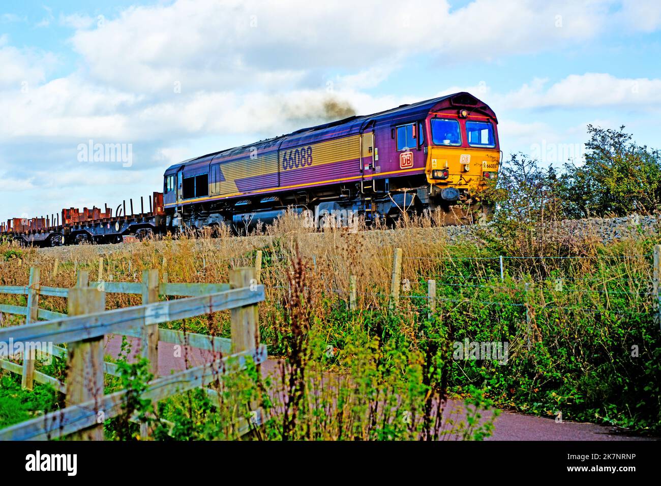 Classe 66088 su un treno merci per Scunthorpe a Moorhouses, Stockton on Tees, Cleveland, Inghilterra Foto Stock
