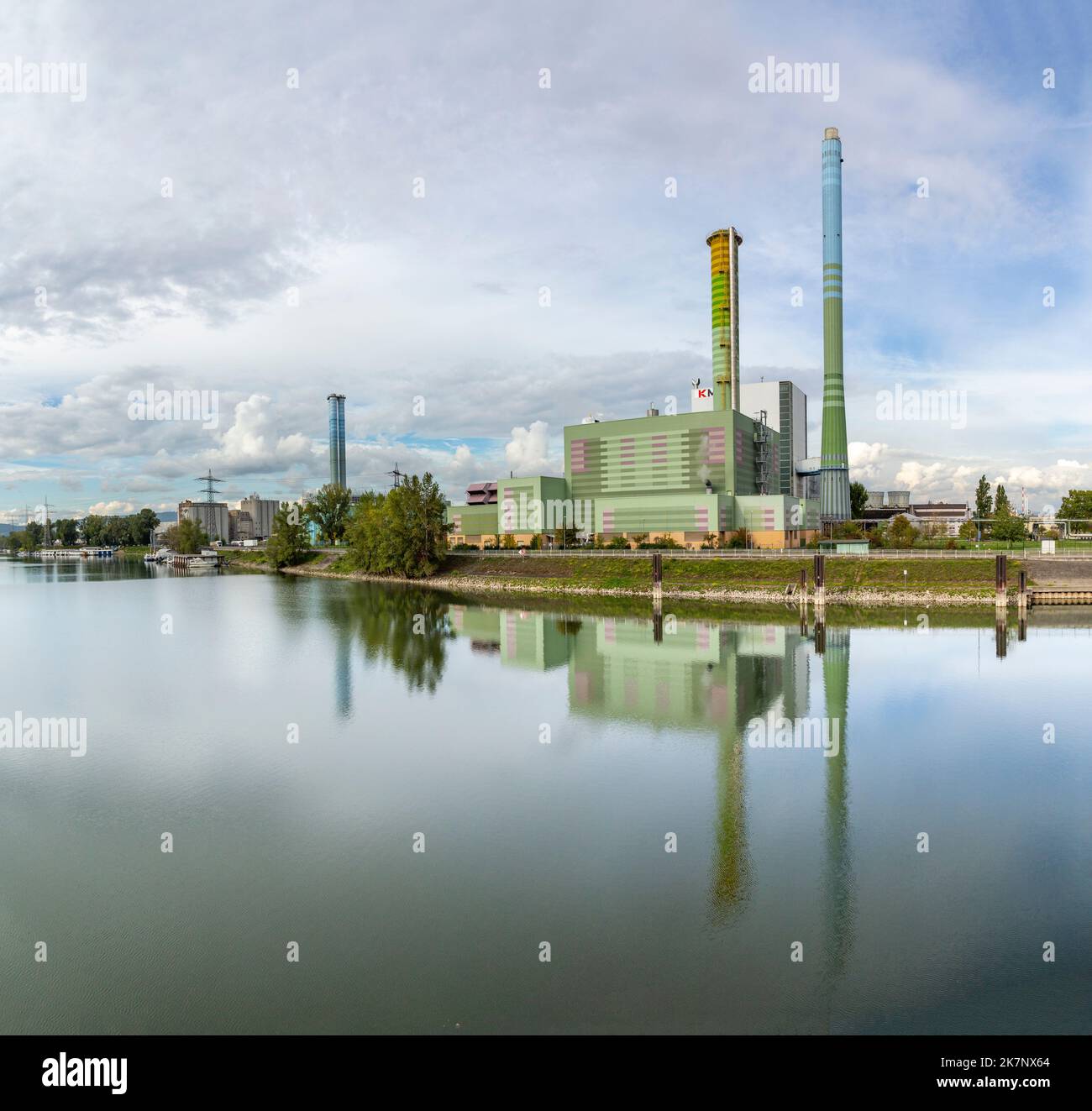 Mainz, Germania - Settembre 29,2022: La centrale KMW di Mainz può essere utilizzata con petrolio o gas, è flessibile e produce teleriscaldamento. Foto Stock