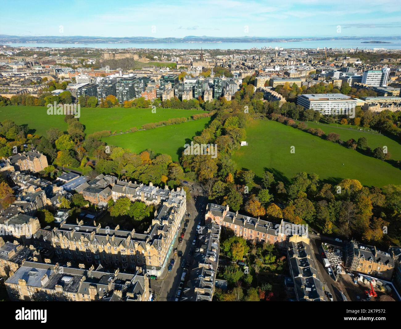 Vista aerea del quartiere di Marchmont e del parco Meadows a Edimburgo, Scozia, Regno Unito Foto Stock